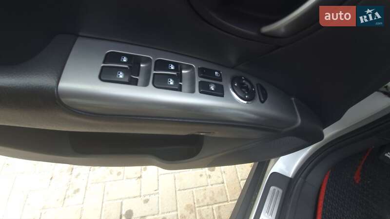 Внедорожник / Кроссовер Hyundai Santa FE 2010 в Запорожье