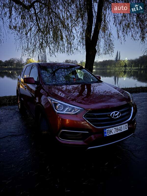 Внедорожник / Кроссовер Hyundai Santa FE 2016 в Ровно