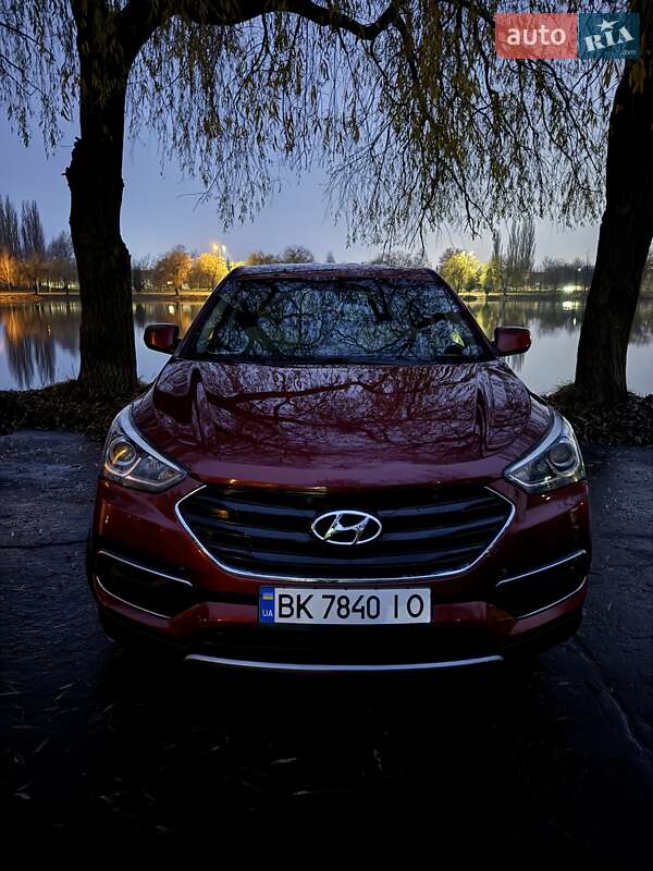 Внедорожник / Кроссовер Hyundai Santa FE 2016 в Ровно