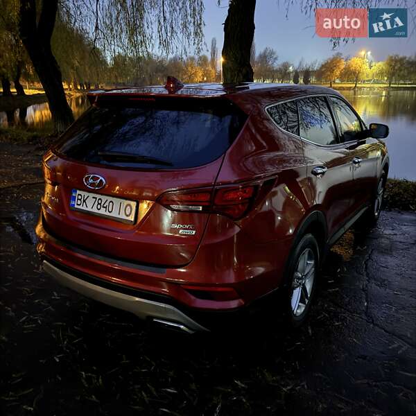 Внедорожник / Кроссовер Hyundai Santa FE 2016 в Ровно