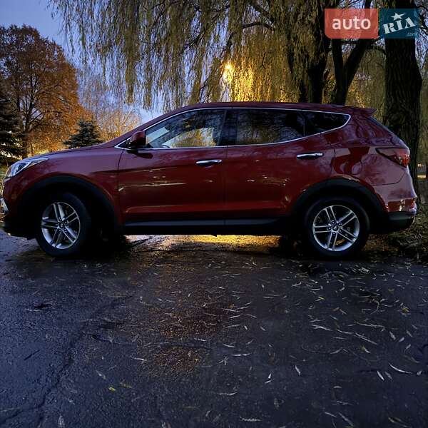 Внедорожник / Кроссовер Hyundai Santa FE 2016 в Ровно