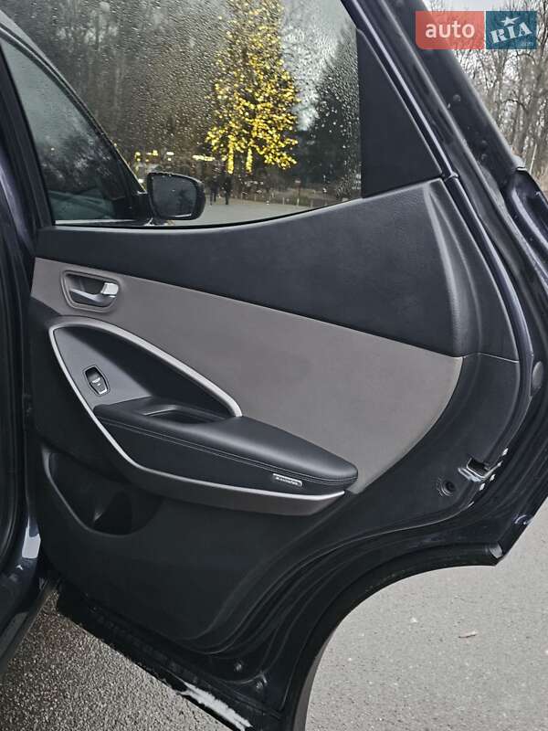 Внедорожник / Кроссовер Hyundai Santa FE 2015 в Киеве