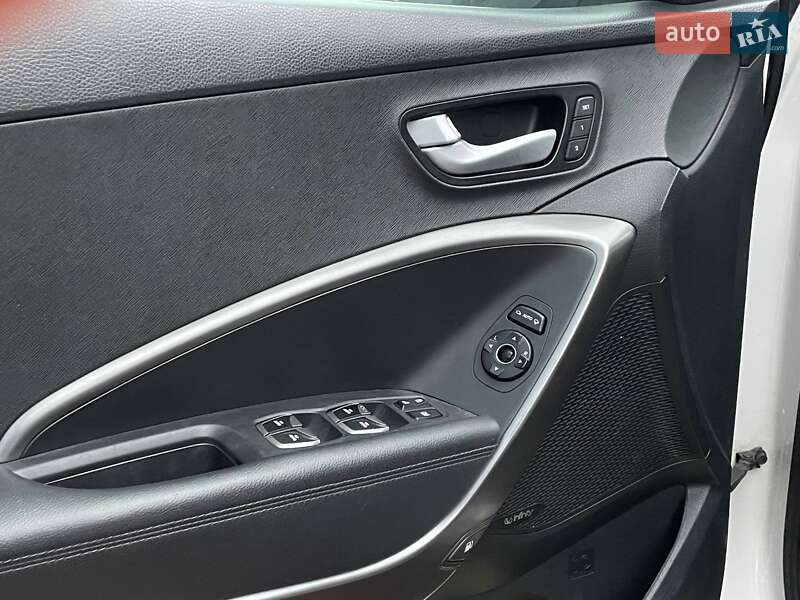 Позашляховик / Кросовер Hyundai Santa FE 2015 в Києві