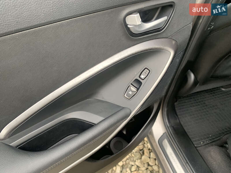 Внедорожник / Кроссовер Hyundai Santa FE 2016 в Черновцах