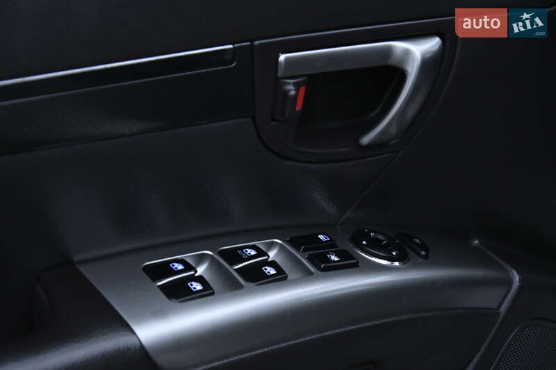 Внедорожник / Кроссовер Hyundai Santa FE 2011 в Бердичеве