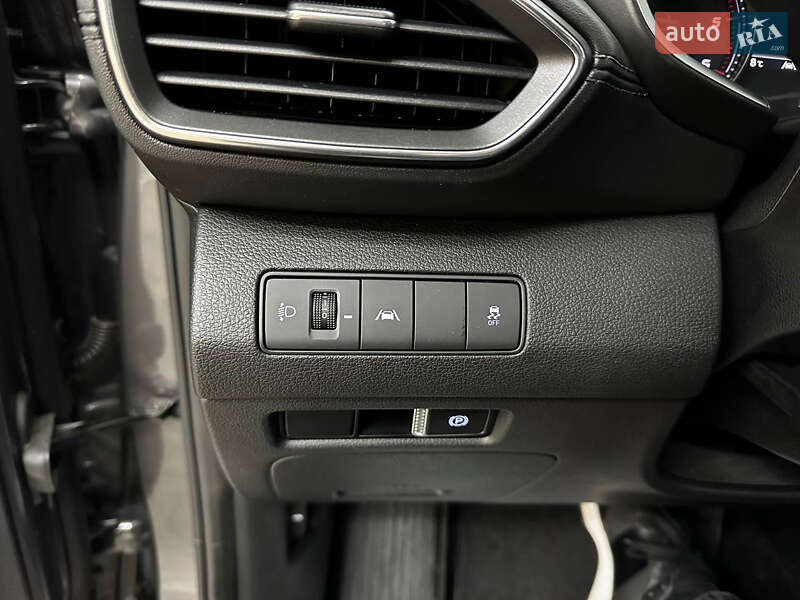 Внедорожник / Кроссовер Hyundai Santa FE 2020 в Киеве