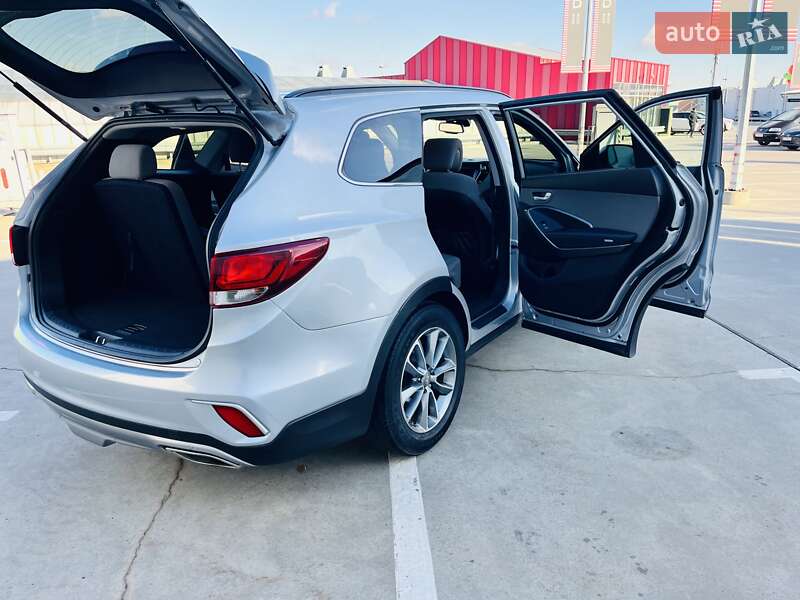 Внедорожник / Кроссовер Hyundai Santa FE 2016 в Киеве