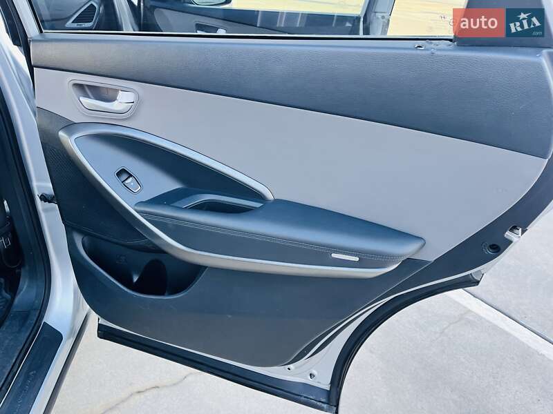 Внедорожник / Кроссовер Hyundai Santa FE 2016 в Киеве