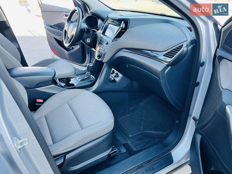 Внедорожник / Кроссовер Hyundai Santa FE 2016 в Киеве