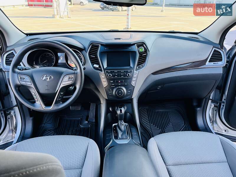 Внедорожник / Кроссовер Hyundai Santa FE 2016 в Киеве