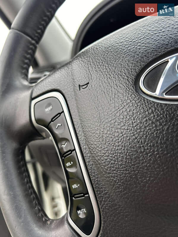 Внедорожник / Кроссовер Hyundai Santa FE 2011 в Коломые