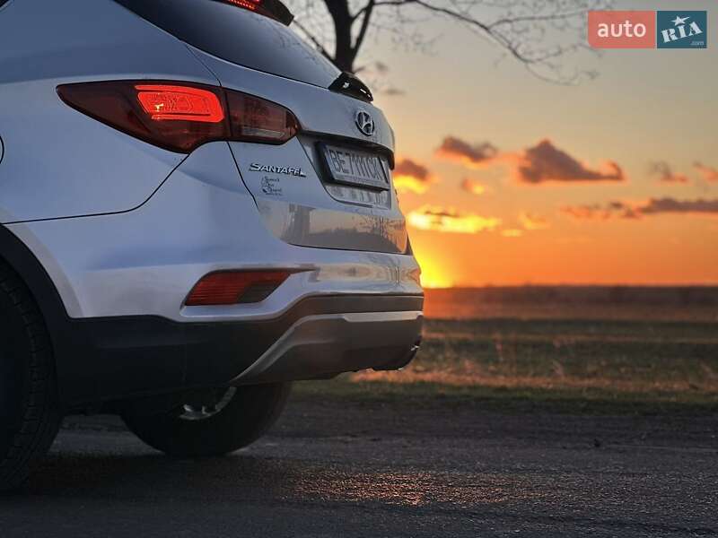 Внедорожник / Кроссовер Hyundai Santa FE 2016 в Врадиевке