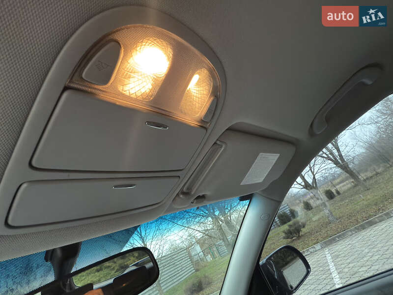 Позашляховик / Кросовер Hyundai Santa FE 2011 в Павлограді