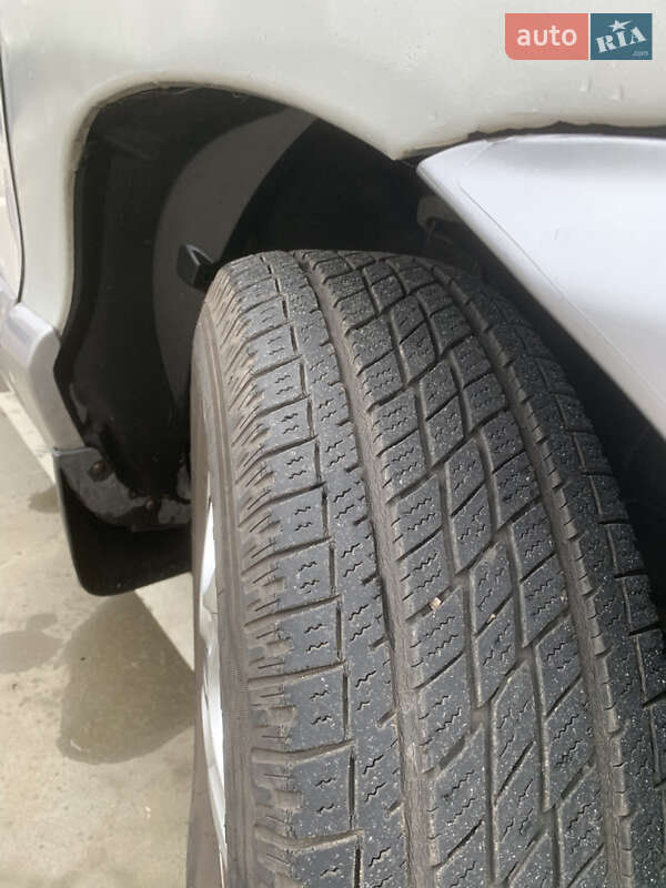 Внедорожник / Кроссовер Hyundai Santa FE 2003 в Киеве