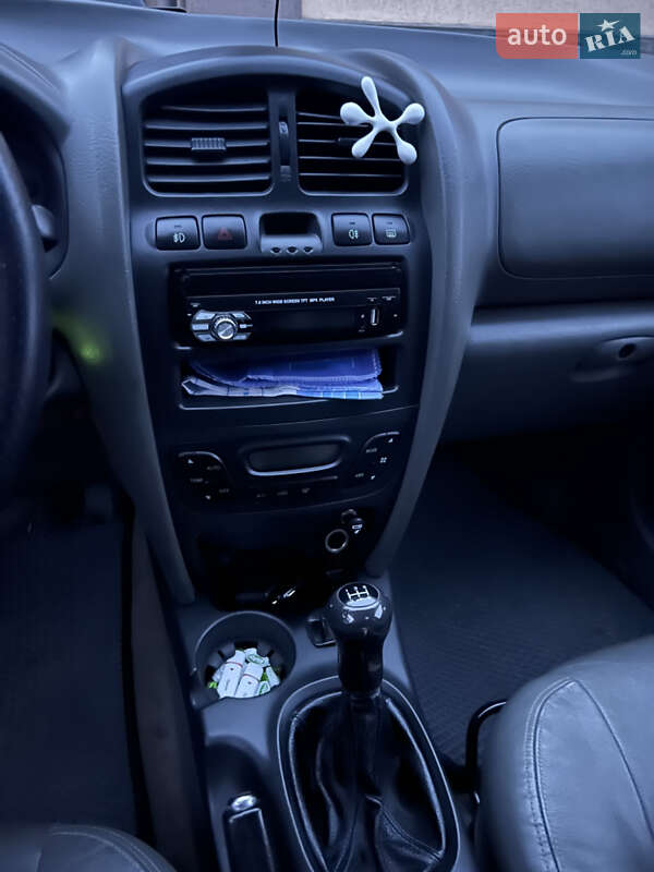 Внедорожник / Кроссовер Hyundai Santa FE 2004 в Тыврове