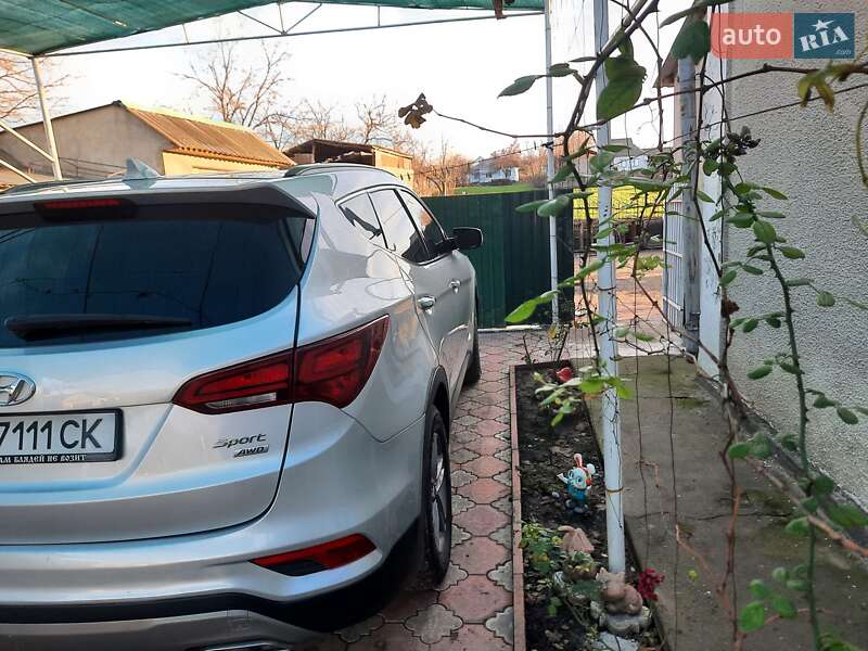 Внедорожник / Кроссовер Hyundai Santa FE 2016 в Врадиевке
