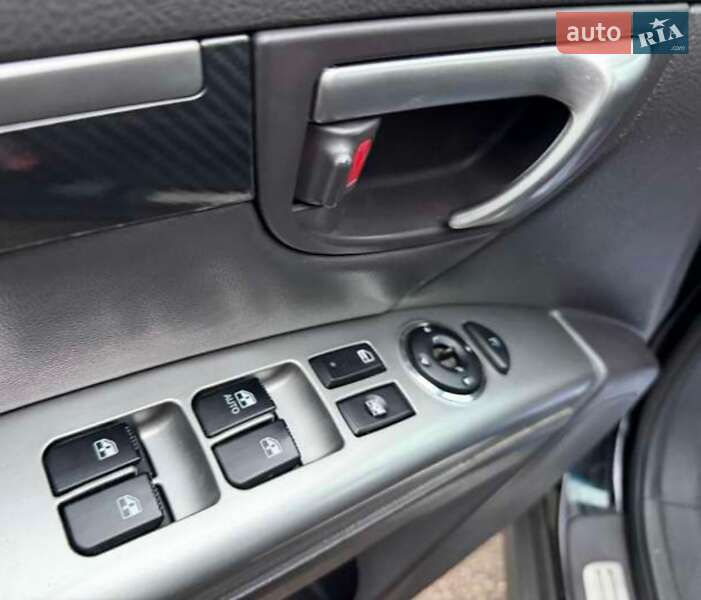 Внедорожник / Кроссовер Hyundai Santa FE 2012 в Киеве