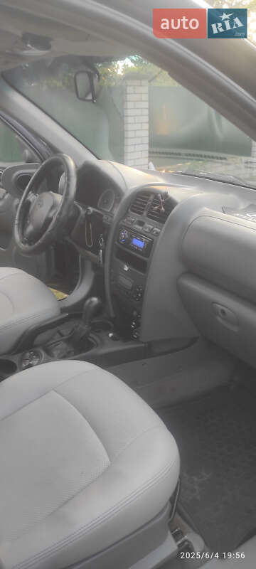 Позашляховик / Кросовер Hyundai Santa FE 2005 в Києві
