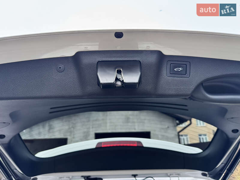 Позашляховик / Кросовер Hyundai Santa FE 2016 в Кам'янець-Подільському