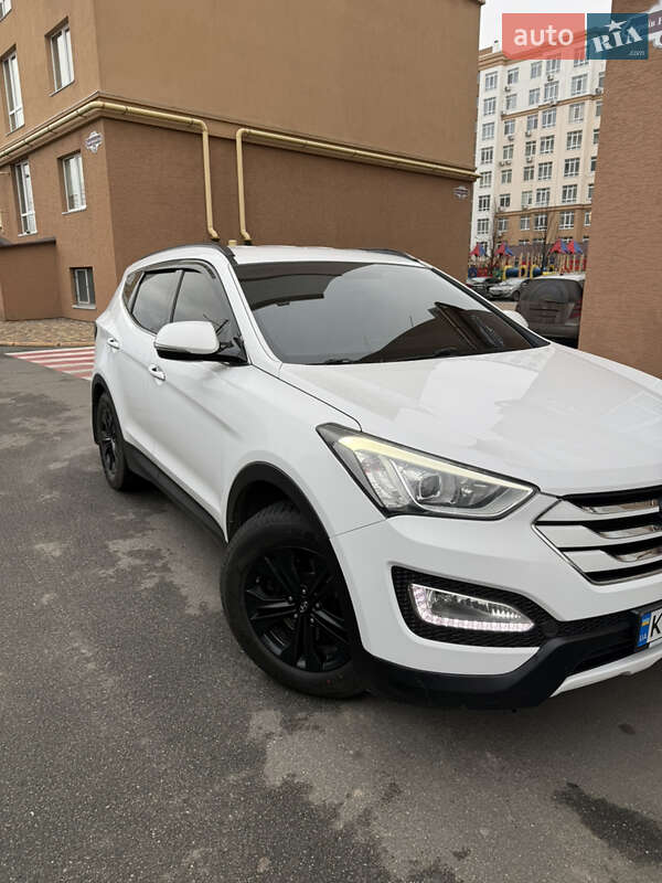Позашляховик / Кросовер Hyundai Santa FE 2015 в Києві