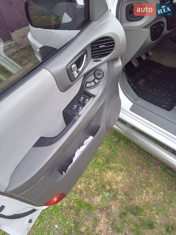 Позашляховик / Кросовер Hyundai Santa FE 2006 в Львові