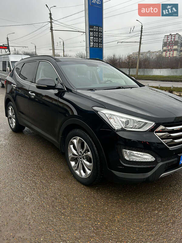 Позашляховик / Кросовер Hyundai Santa FE 2015 в Чернівцях