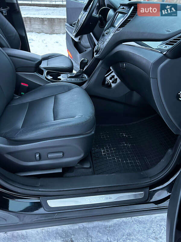 Позашляховик / Кросовер Hyundai Santa FE 2015 в Чернівцях