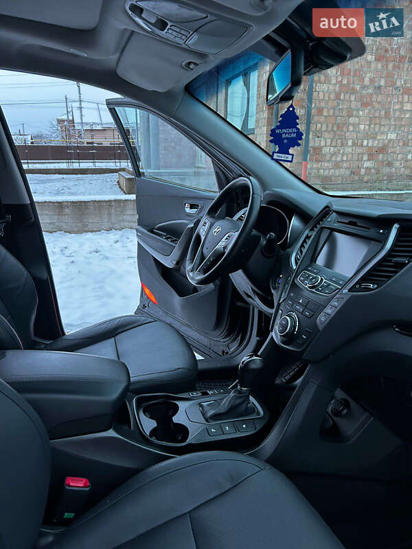 Позашляховик / Кросовер Hyundai Santa FE 2015 в Чернівцях