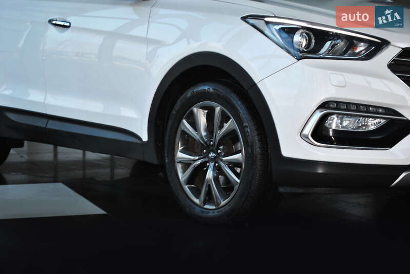 Позашляховик / Кросовер Hyundai Santa FE 2016 в Рівному