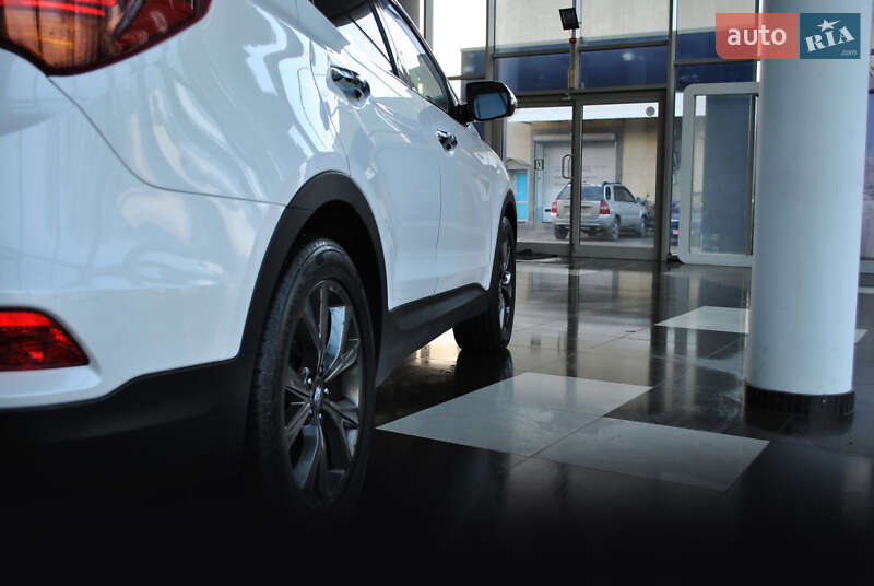 Позашляховик / Кросовер Hyundai Santa FE 2016 в Рівному