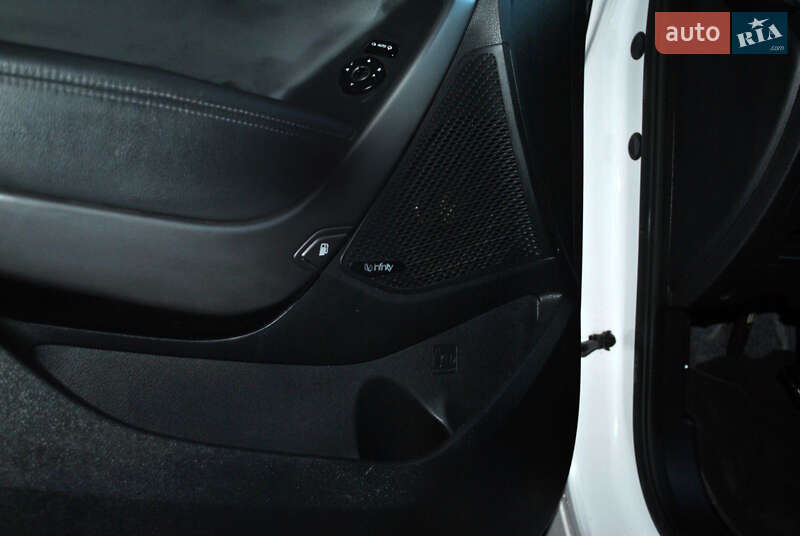 Позашляховик / Кросовер Hyundai Santa FE 2016 в Рівному