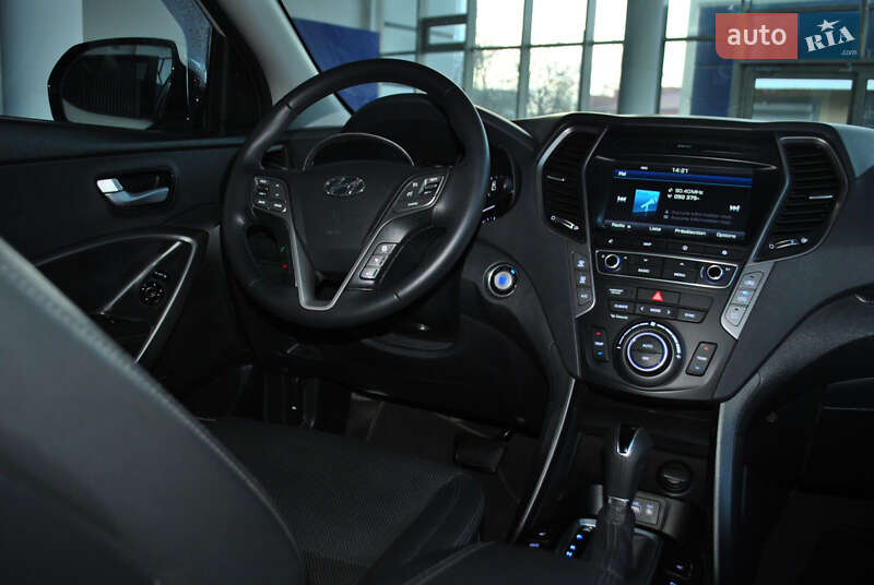 Позашляховик / Кросовер Hyundai Santa FE 2016 в Рівному