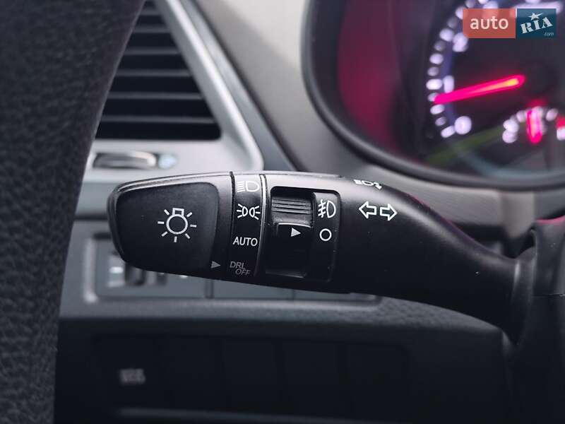 Позашляховик / Кросовер Hyundai Santa FE 2015 в Києві