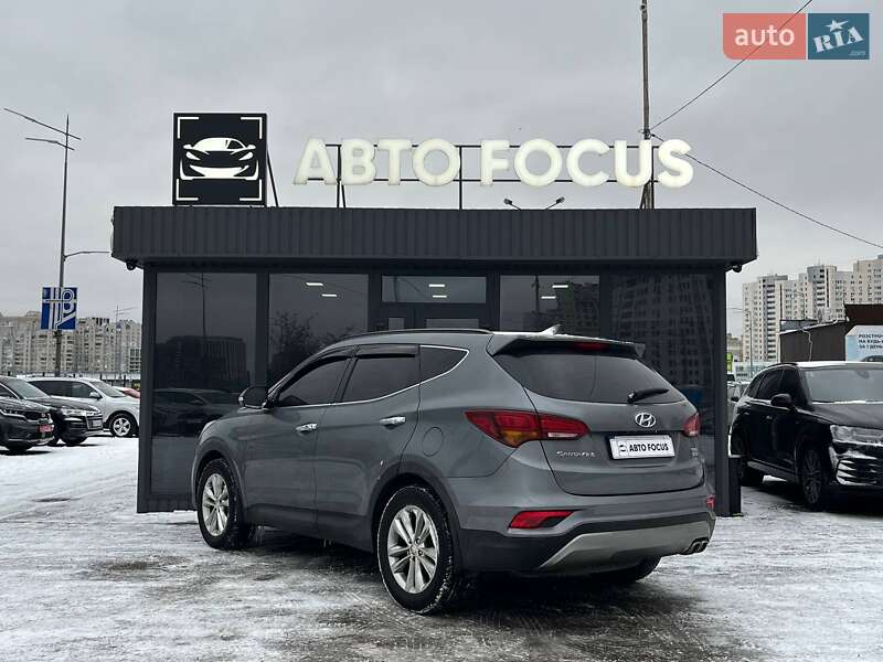 Внедорожник / Кроссовер Hyundai Santa FE 2017 в Киеве