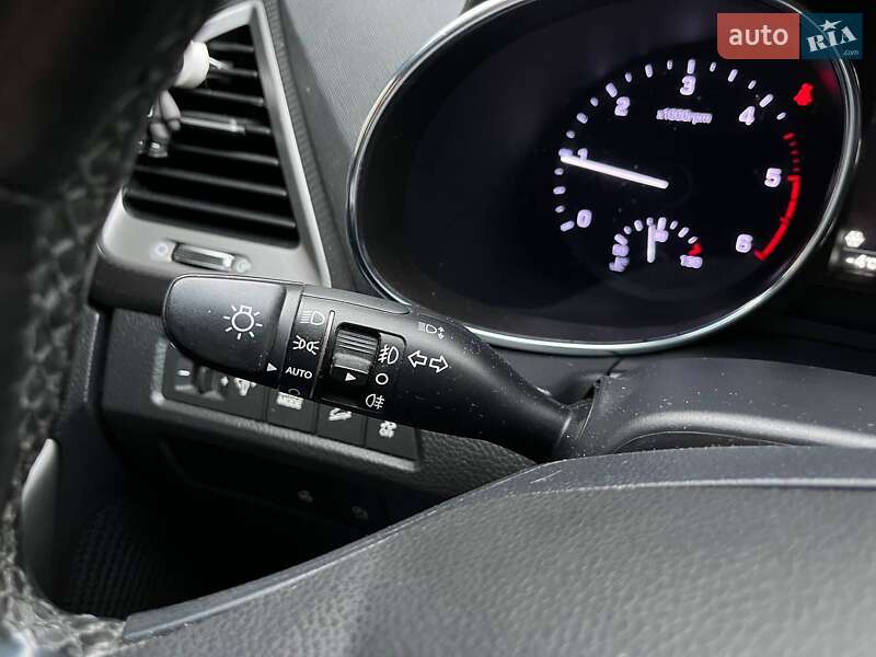 Внедорожник / Кроссовер Hyundai Santa FE 2017 в Киеве