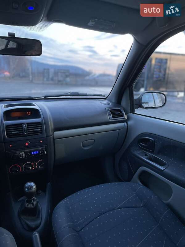 Внедорожник / Кроссовер Hyundai Santa FE 2004 в Хусте