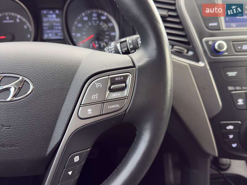 Позашляховик / Кросовер Hyundai Santa FE 2015 в Львові