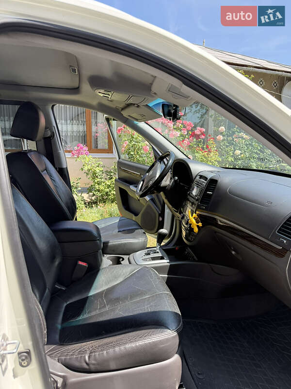 Внедорожник / Кроссовер Hyundai Santa FE 2010 в Снятине