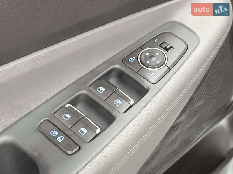 Внедорожник / Кроссовер Hyundai Santa FE 2019 в Одессе