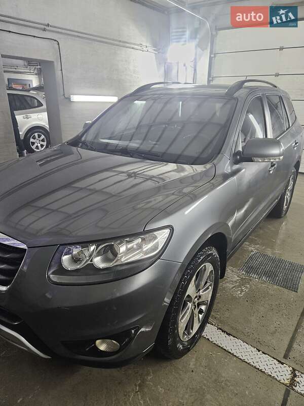 Внедорожник / Кроссовер Hyundai Santa FE 2012 в Чернигове
