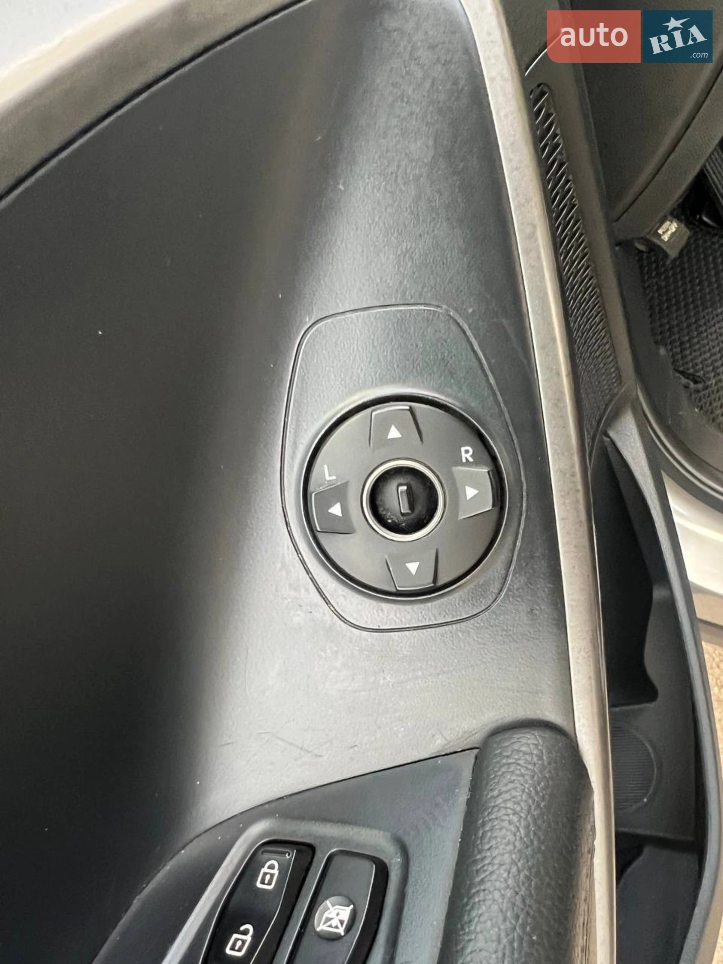 2016 Hyundai Santa Fe - мініатюра 31