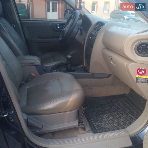 Внедорожник / Кроссовер Hyundai Santa FE 2004 в Ровно