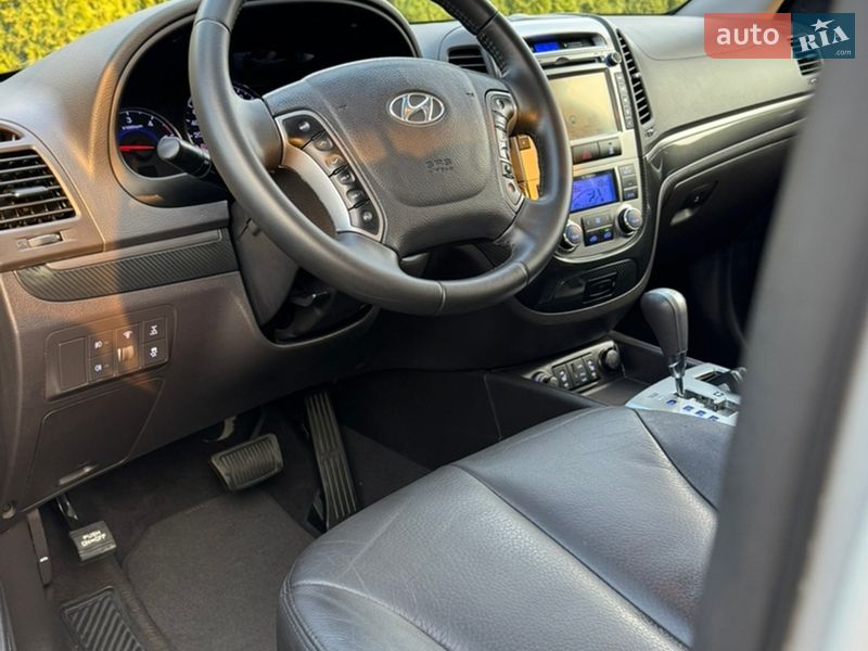 Внедорожник / Кроссовер Hyundai Santa FE 2012 в Ровно