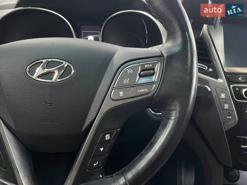 Внедорожник / Кроссовер Hyundai Santa FE 2016 в Киеве