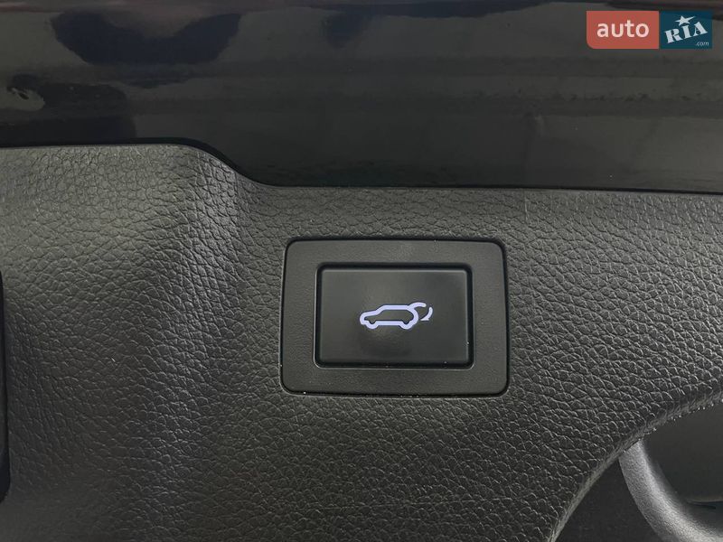 Внедорожник / Кроссовер Hyundai Santa FE 2016 в Киеве