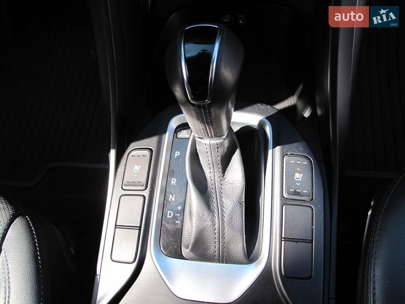 Внедорожник / Кроссовер Hyundai Santa FE 2016 в Киеве