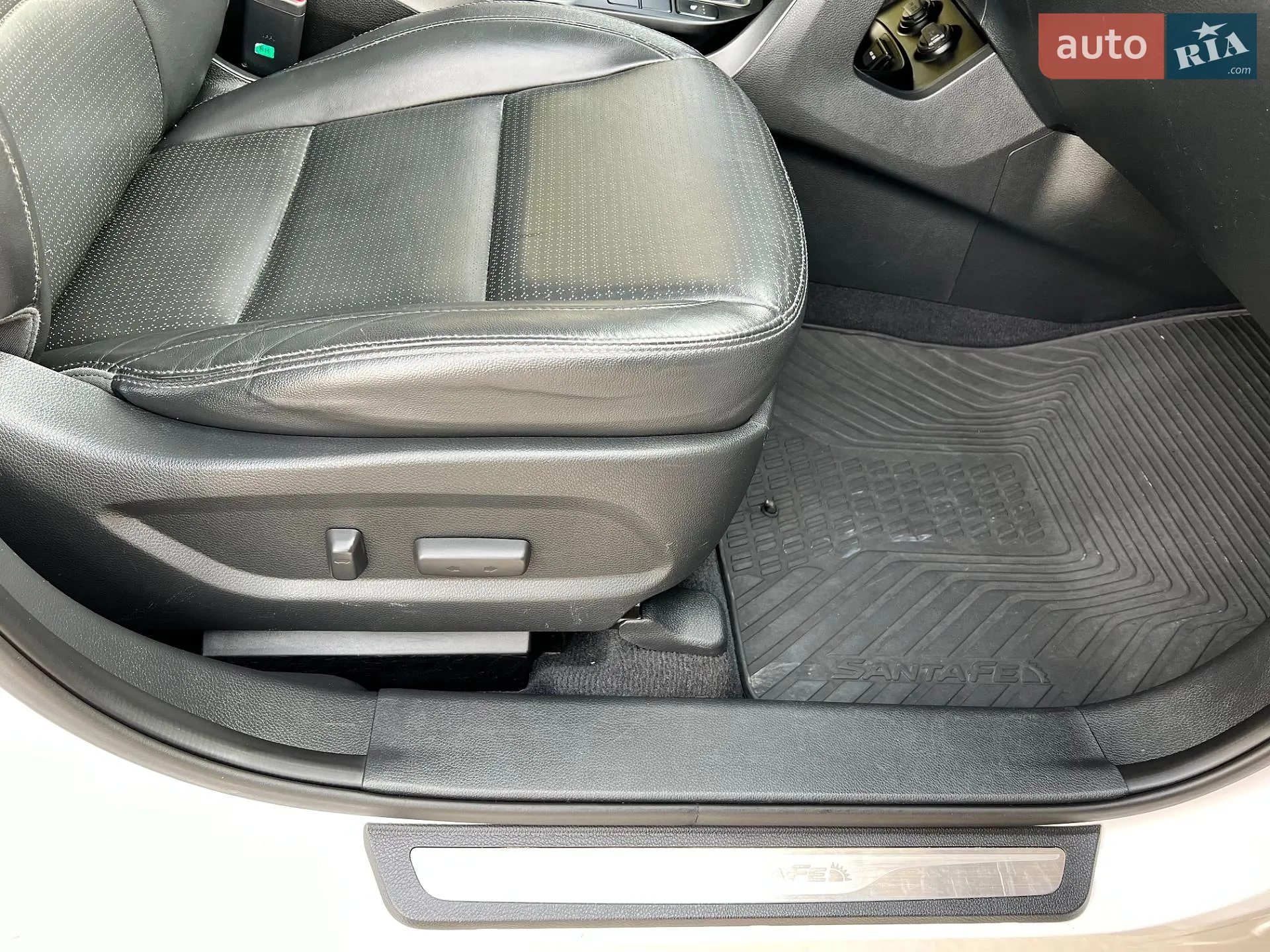 2012 Hyundai Santa Fe - мініатюра 27