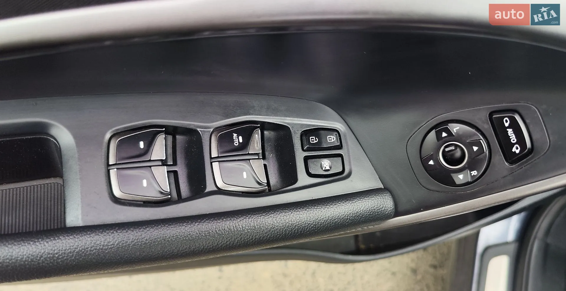 2016 Hyundai Santa Fe - мініатюра 32