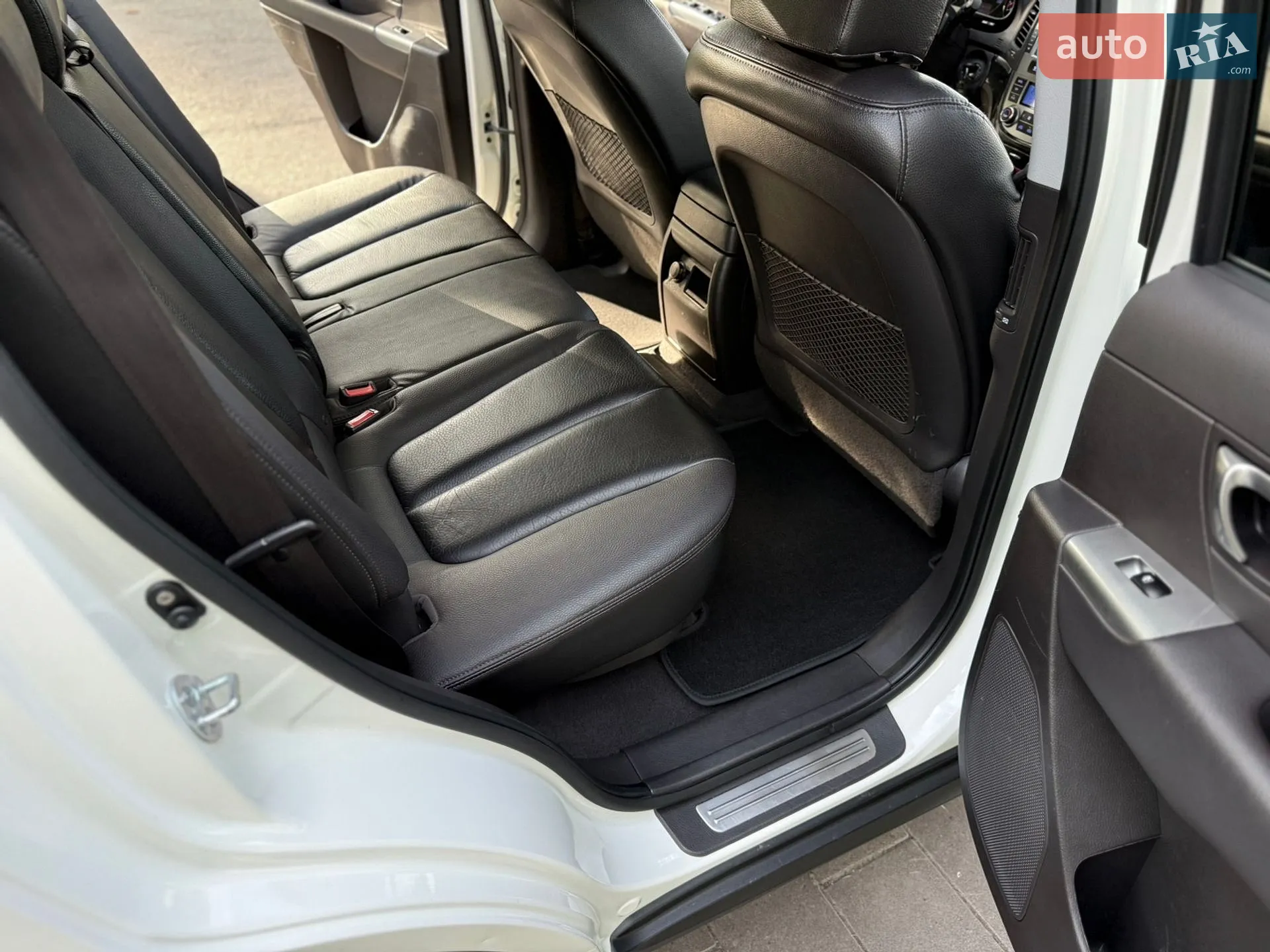 2011 Hyundai Santa Fe - мініатюра 25