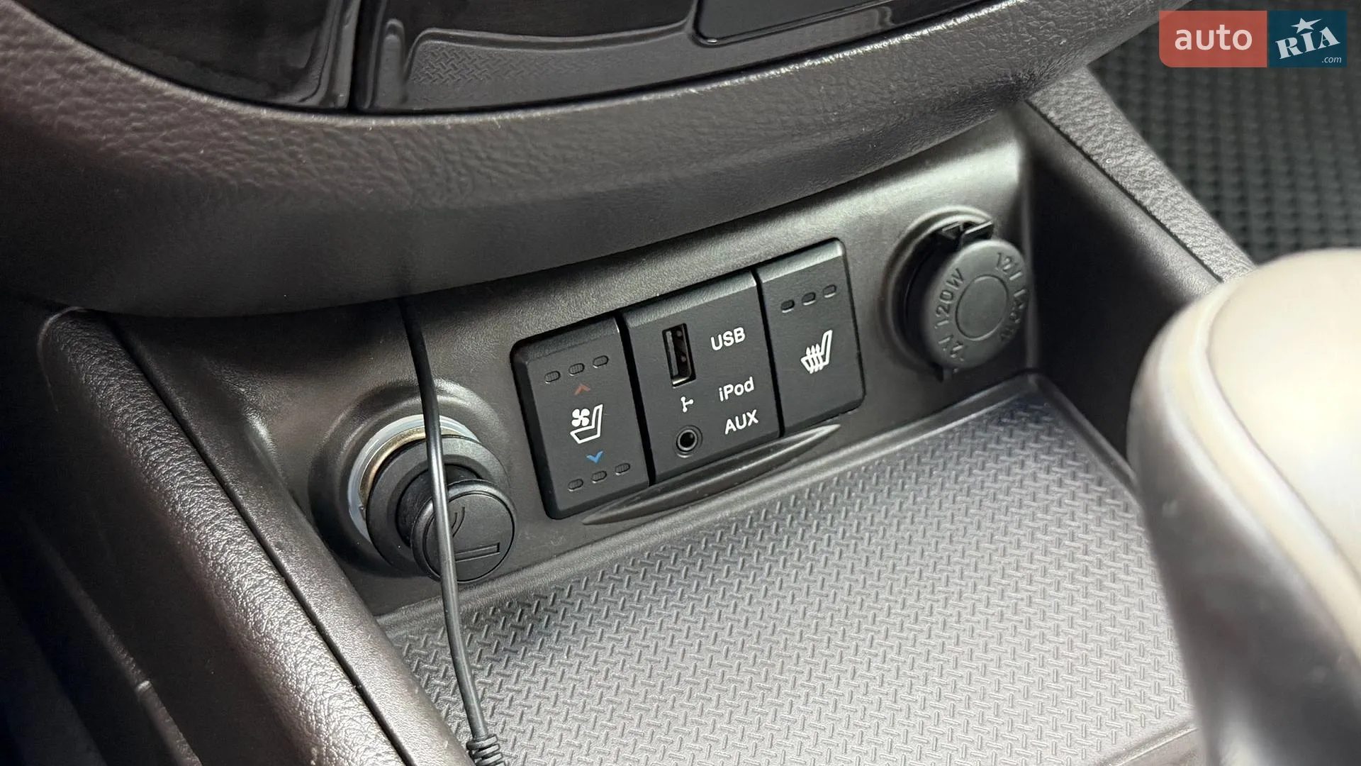 2011 Hyundai Santa Fe - мініатюра 34